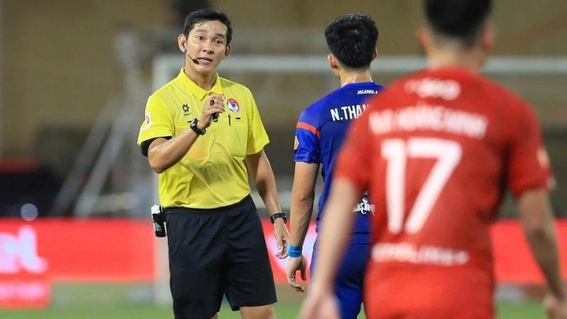 Giọt nước tràn ly từ sai sót của trọng tài nội